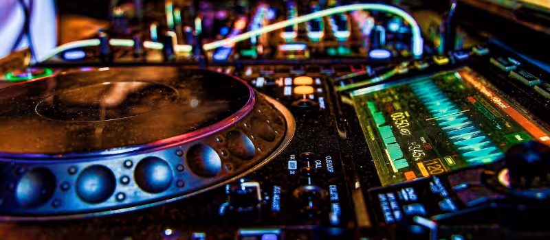 Professionellt DJ-bord för privata fester i Stockholm