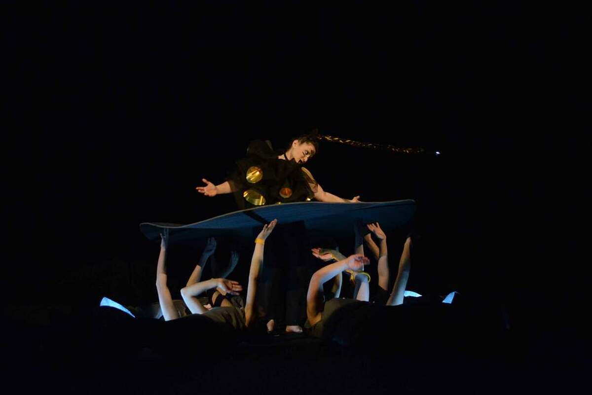 ismail-hutet-ismail-designs-art-direction-theater-stage-design-light-after-100-springs