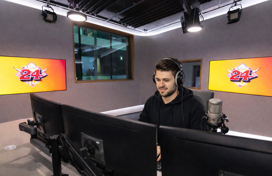 Manuel Iseli beim Radio