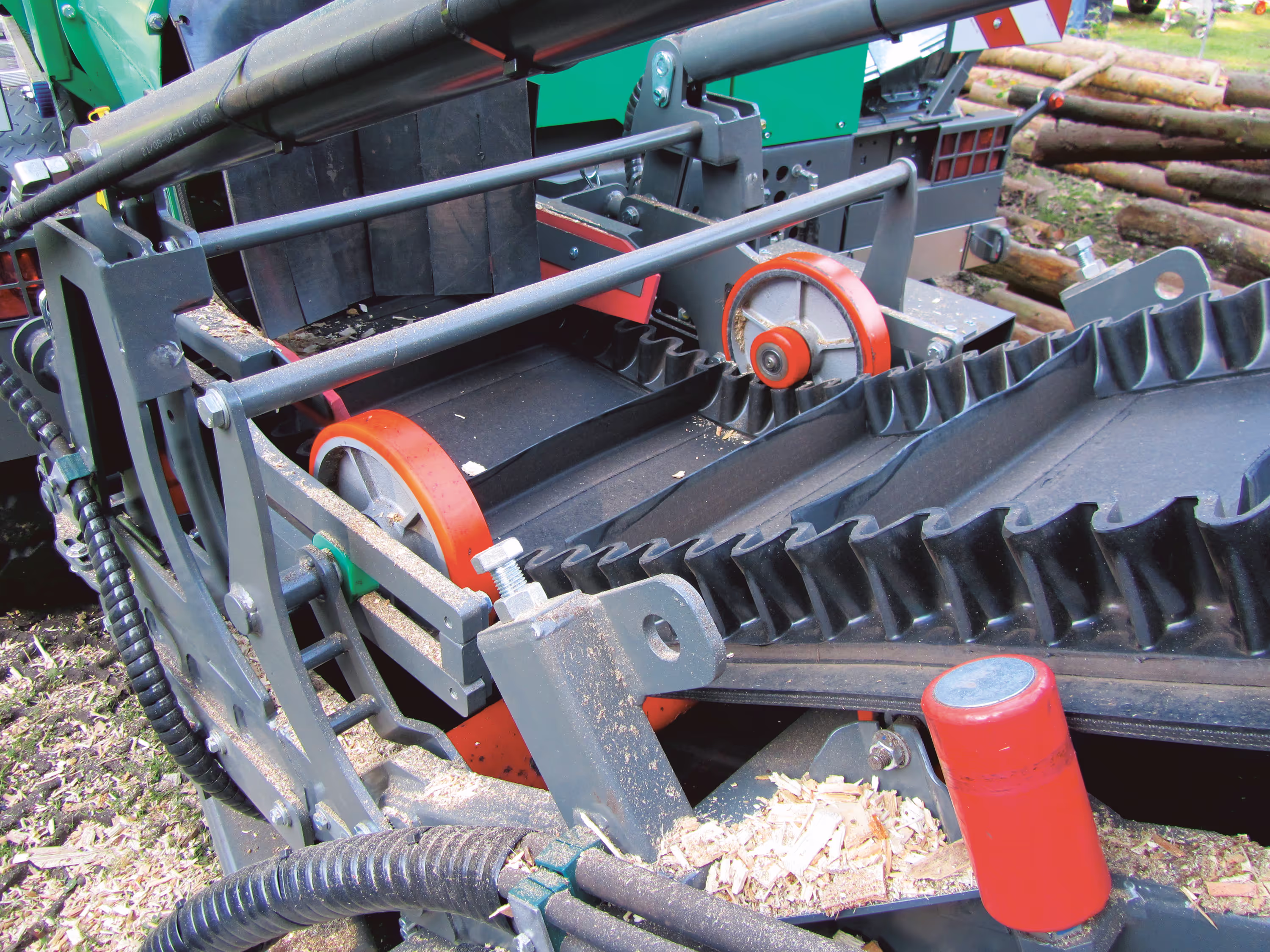 The solution for transporting and moving masses is offered by P+S with high-quality wheels, rollers and rollers coated with Vulkollan® and Diepothan®. These products are specifically developed to meet the high requirements of conveyor technology and other industrial applications.