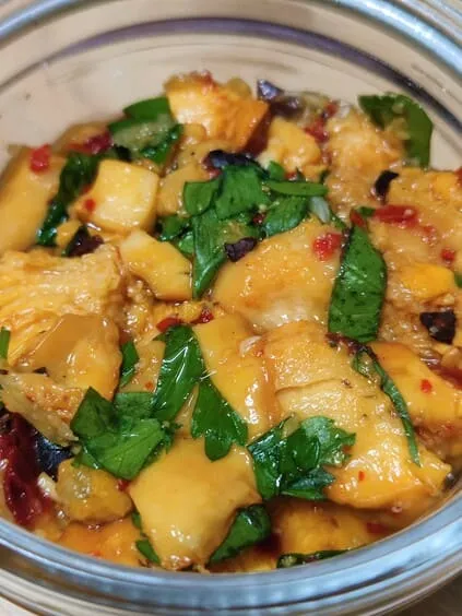 Les girolles mises en bocal pour lacto-fermentation