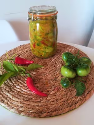 Achards lacto-fermentés de tomates vertes
