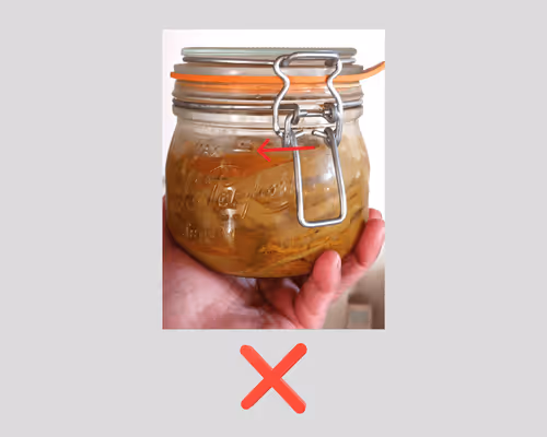 Bocal de légumes à lacto-fermenter non rempli correctement