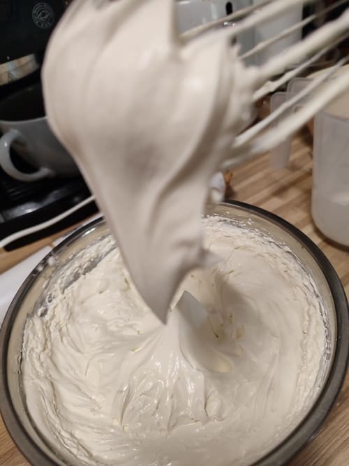 Crème fraîche épaisse fouettée