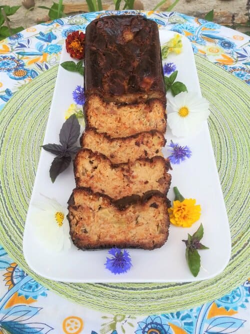 Cake moelleux aux courgettes, à l'ail au miel et au miso