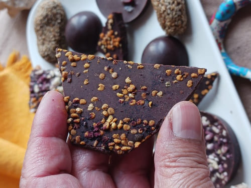 Feuille de chocolat cru aux pollens crus d'abeilles noires des Pyrénées
