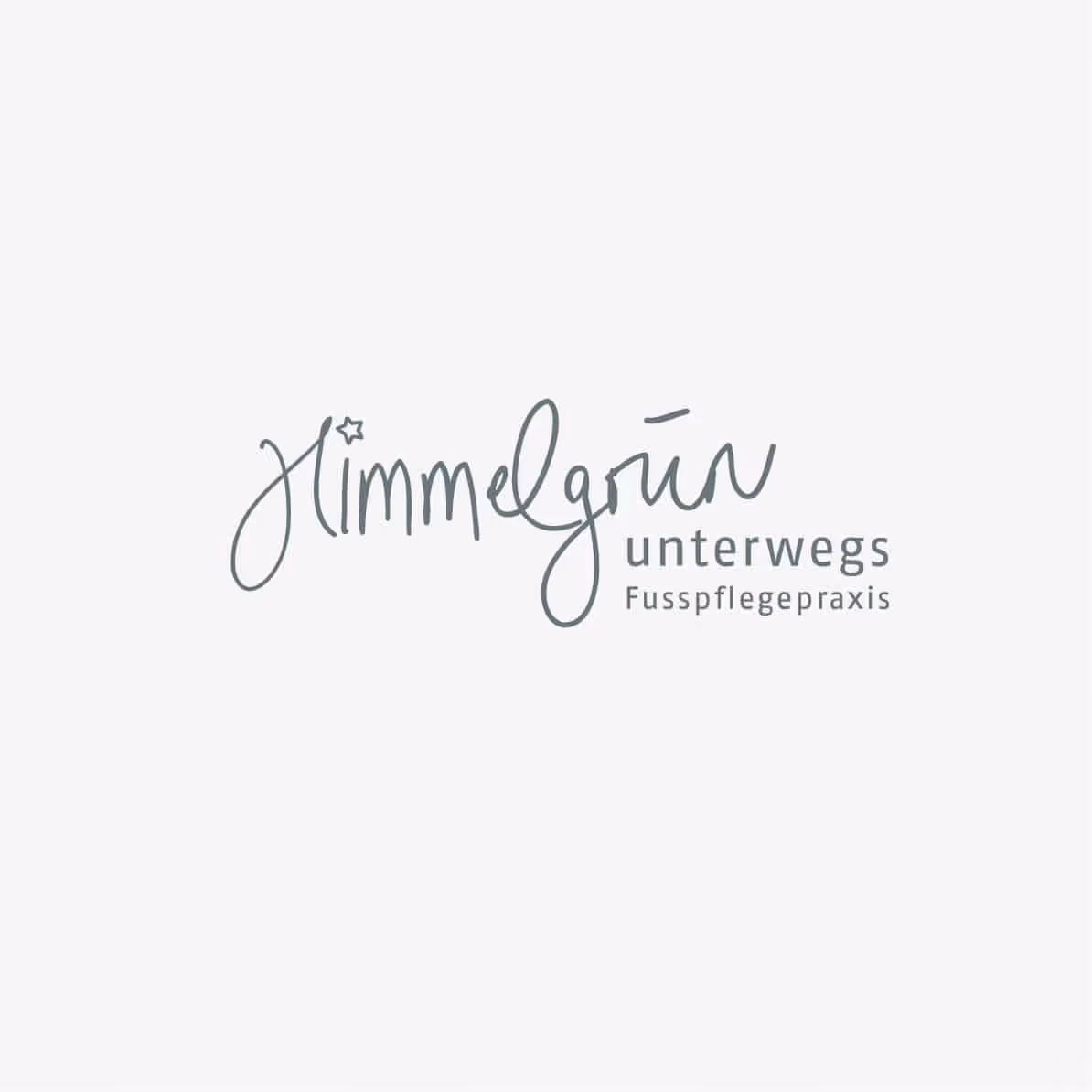 Fusspflege Himmelgrün unterwegs in Reinach: Branding mit Logo, Website und Autobeschriftung. Leichtigkeit und Entspannung in hellblauen Tönen.