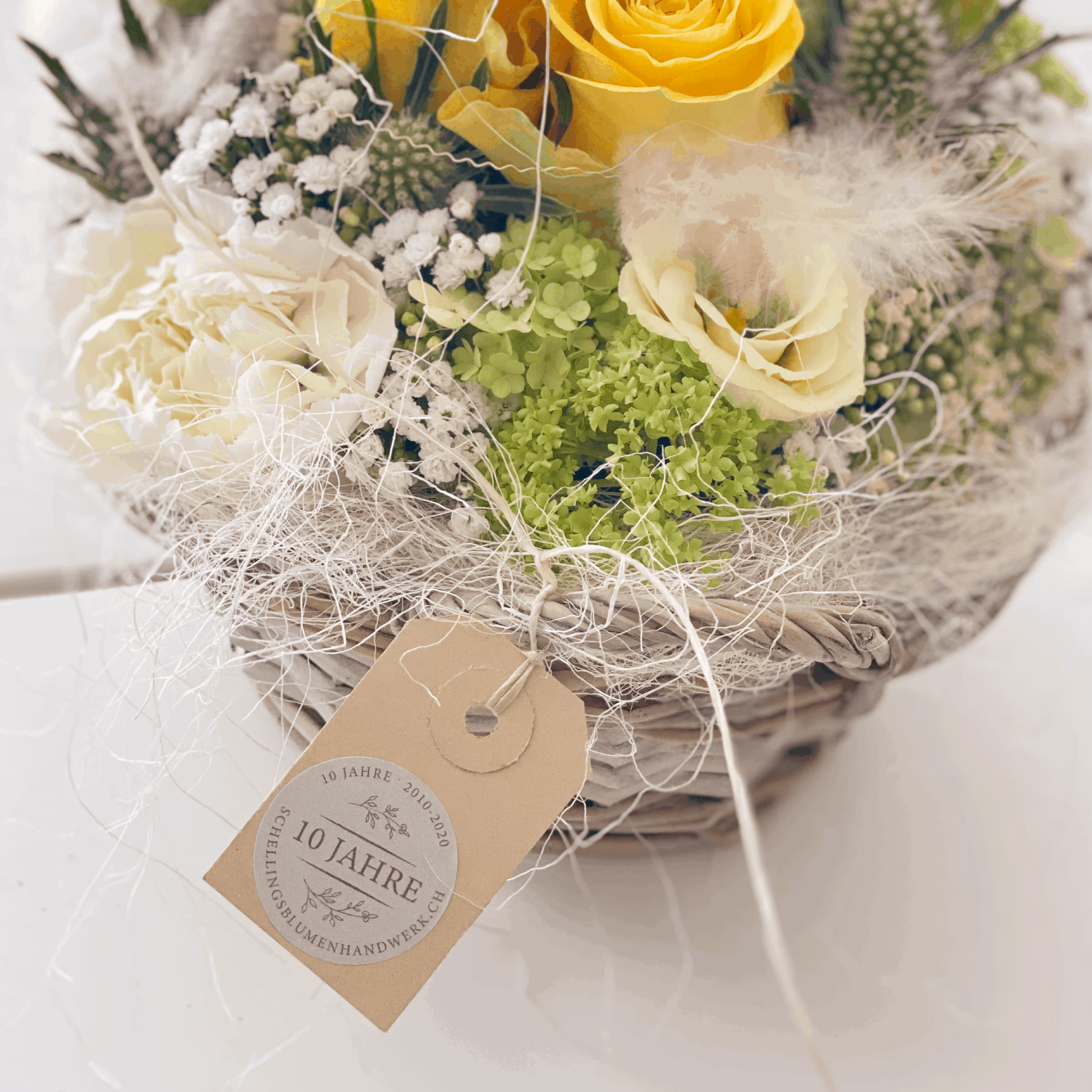 Schellings Blumenhandwerk Ehrendingen: 10 Jahre Jubiläum mit neuem Logo, Corporate Design, Flyer und Website. Blumen mit Persönlichkeit.