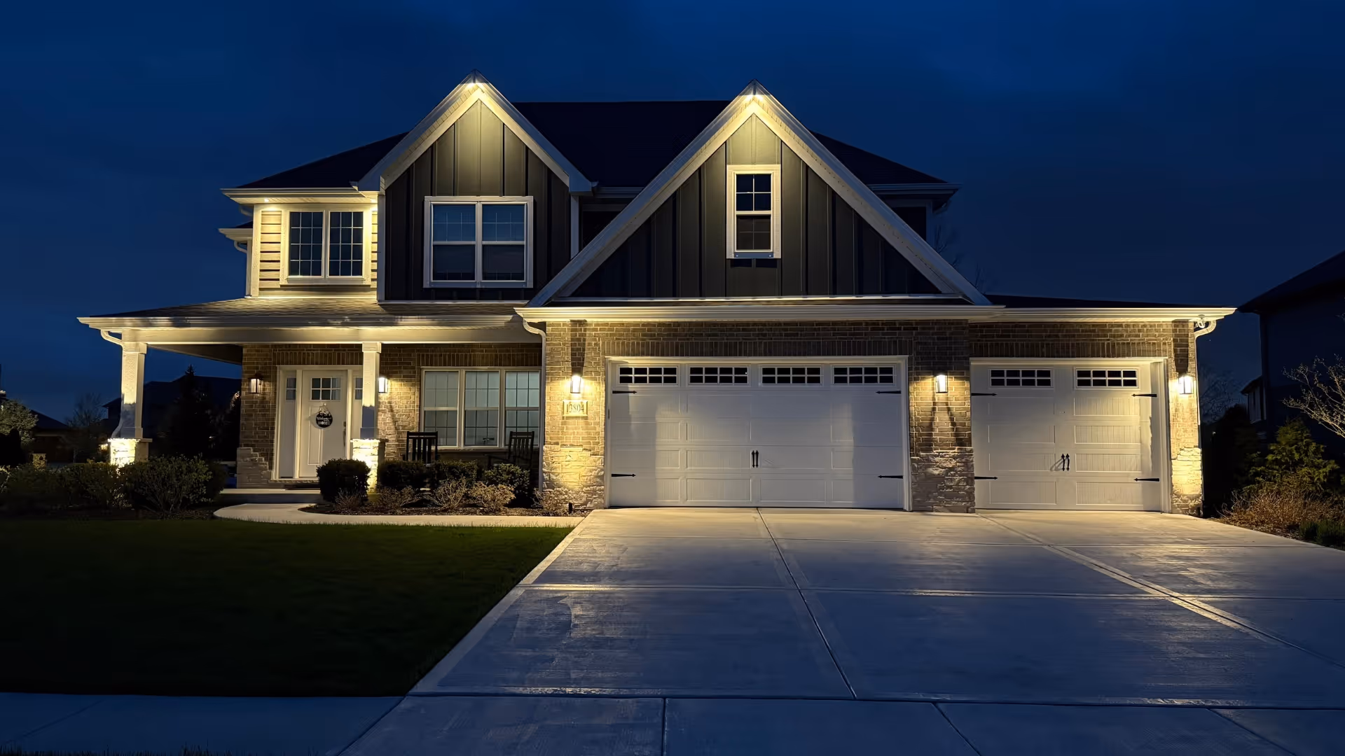 manhattan-april-vivid-outdoor-lighting-project