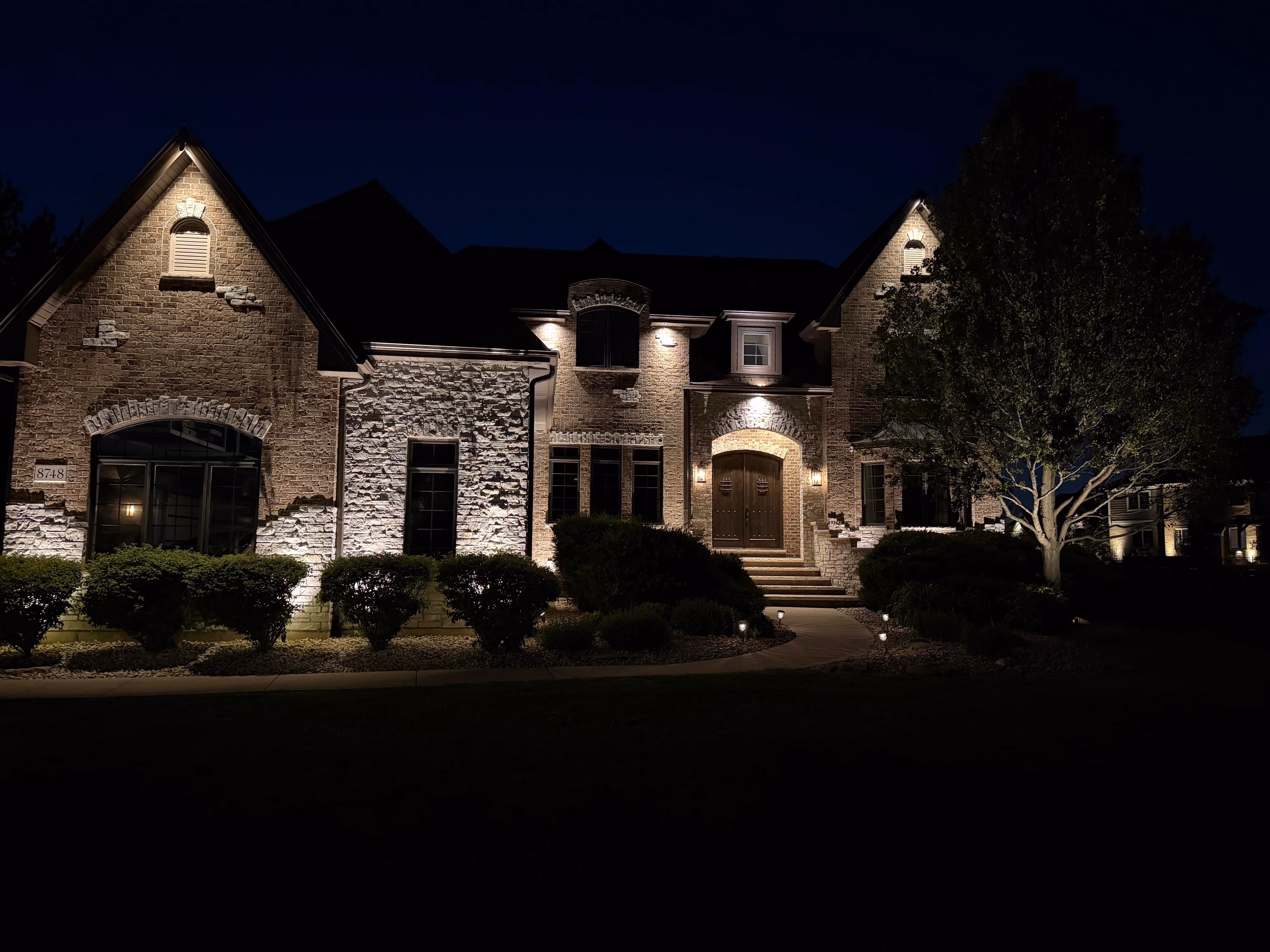 5-2-26-frankfort-home-picture-by-vivid-outdoor-lighting