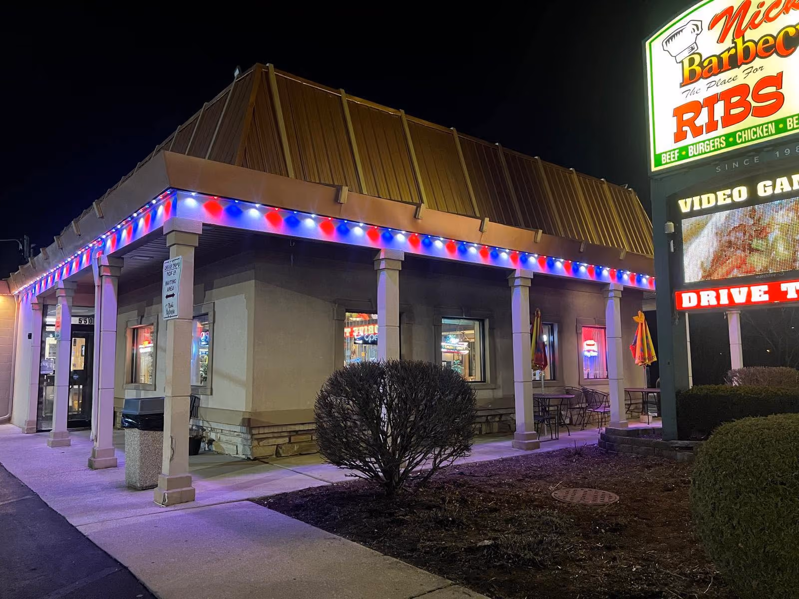 alsip-commercial-lighting-permanent-vivid-outdoor-lighting-red-white-blue