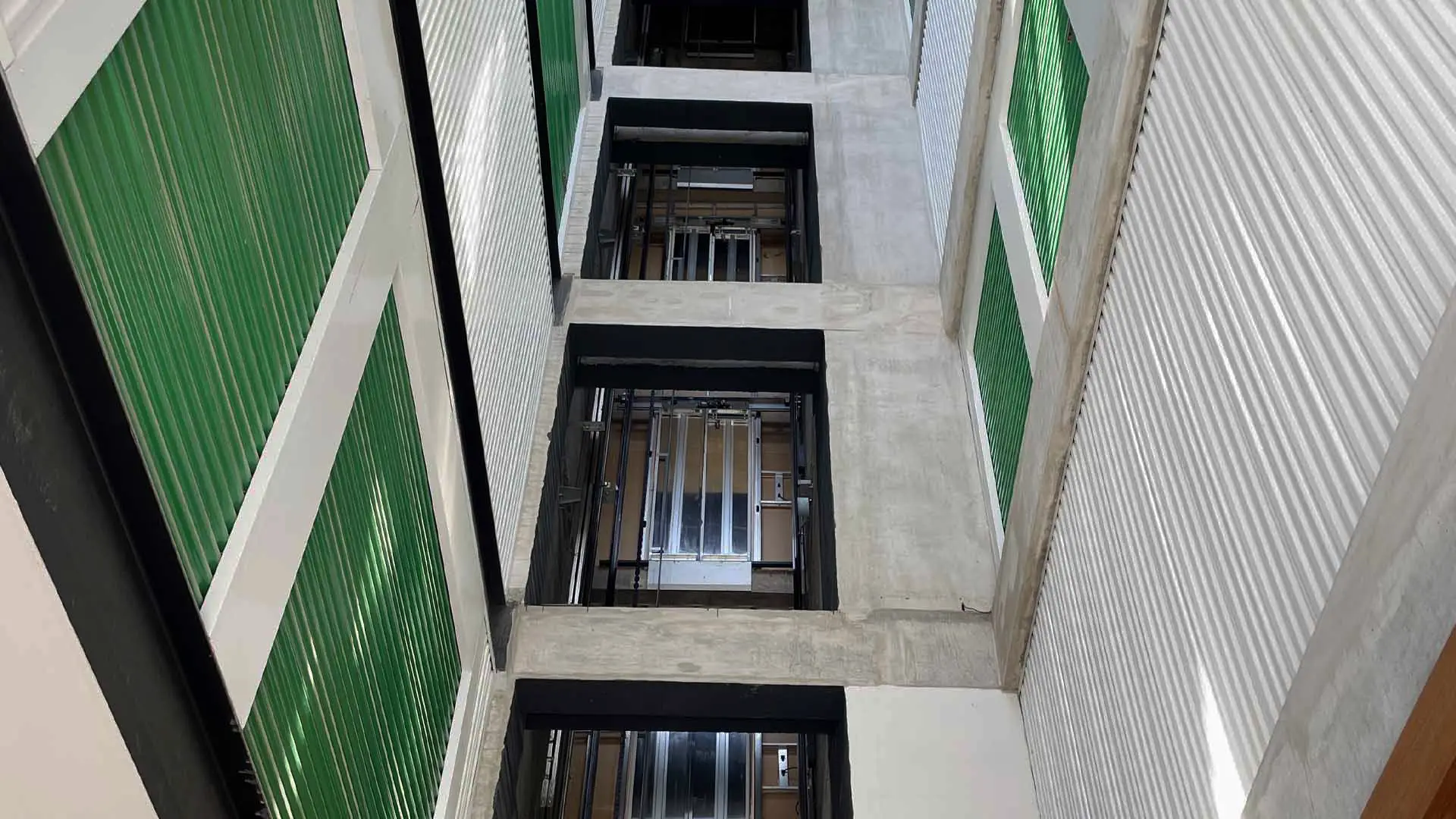INTERIOR DE TORRE GUARDABOX, NUEVO PRODUCTO DE 100 LADRILLOS BAJO EL SELLOS DE LADRILLOS BÚMERAN
