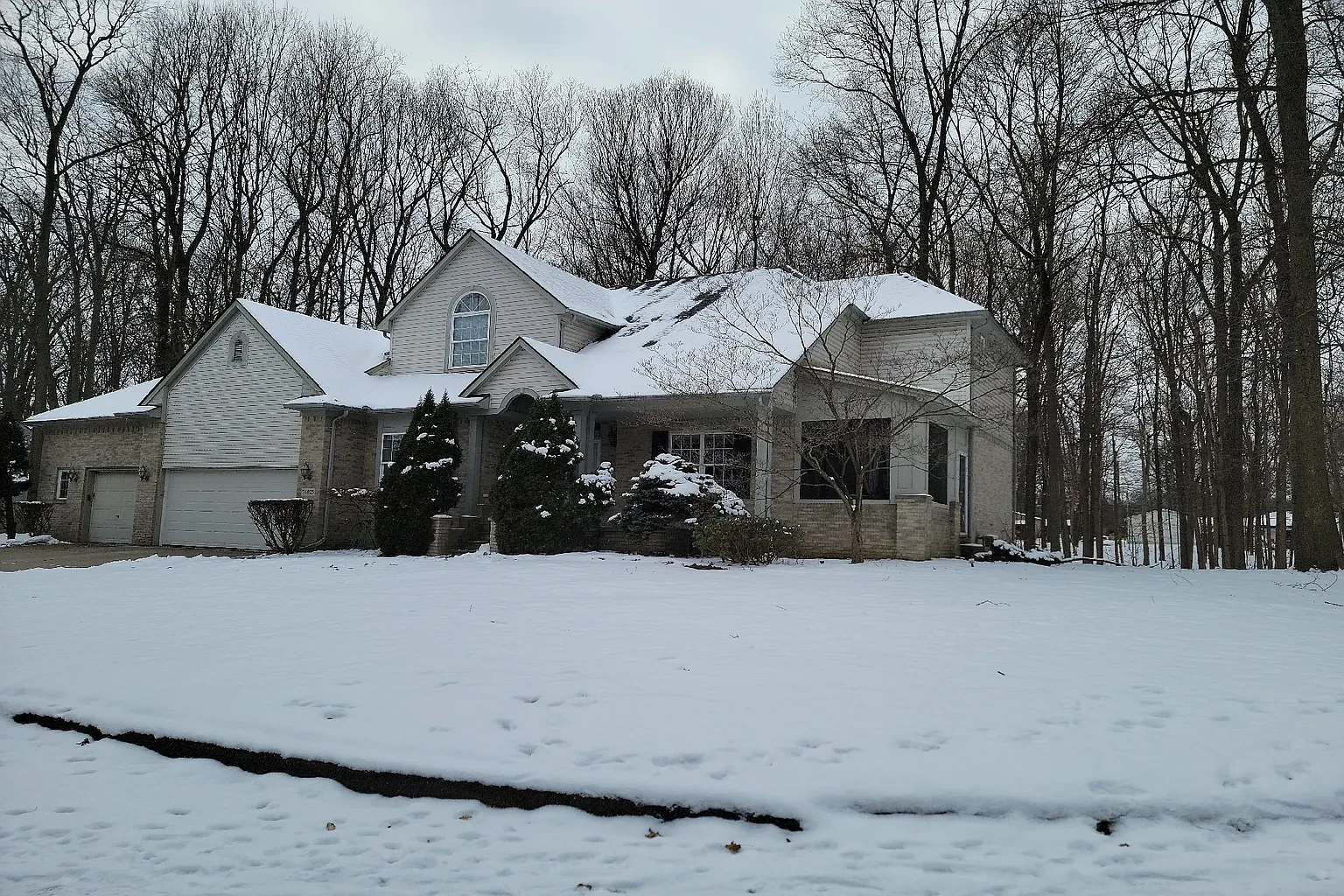24823-cobblestone-court