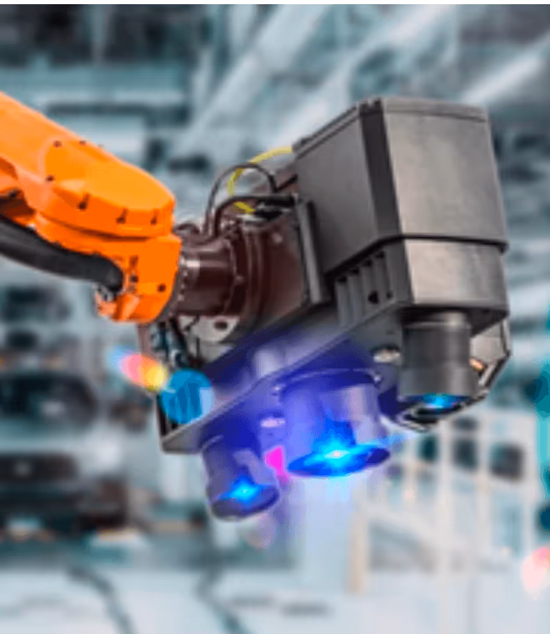 Industrieroboterarm mit blauer LED-Beleuchtung in technologischer Umgebung.