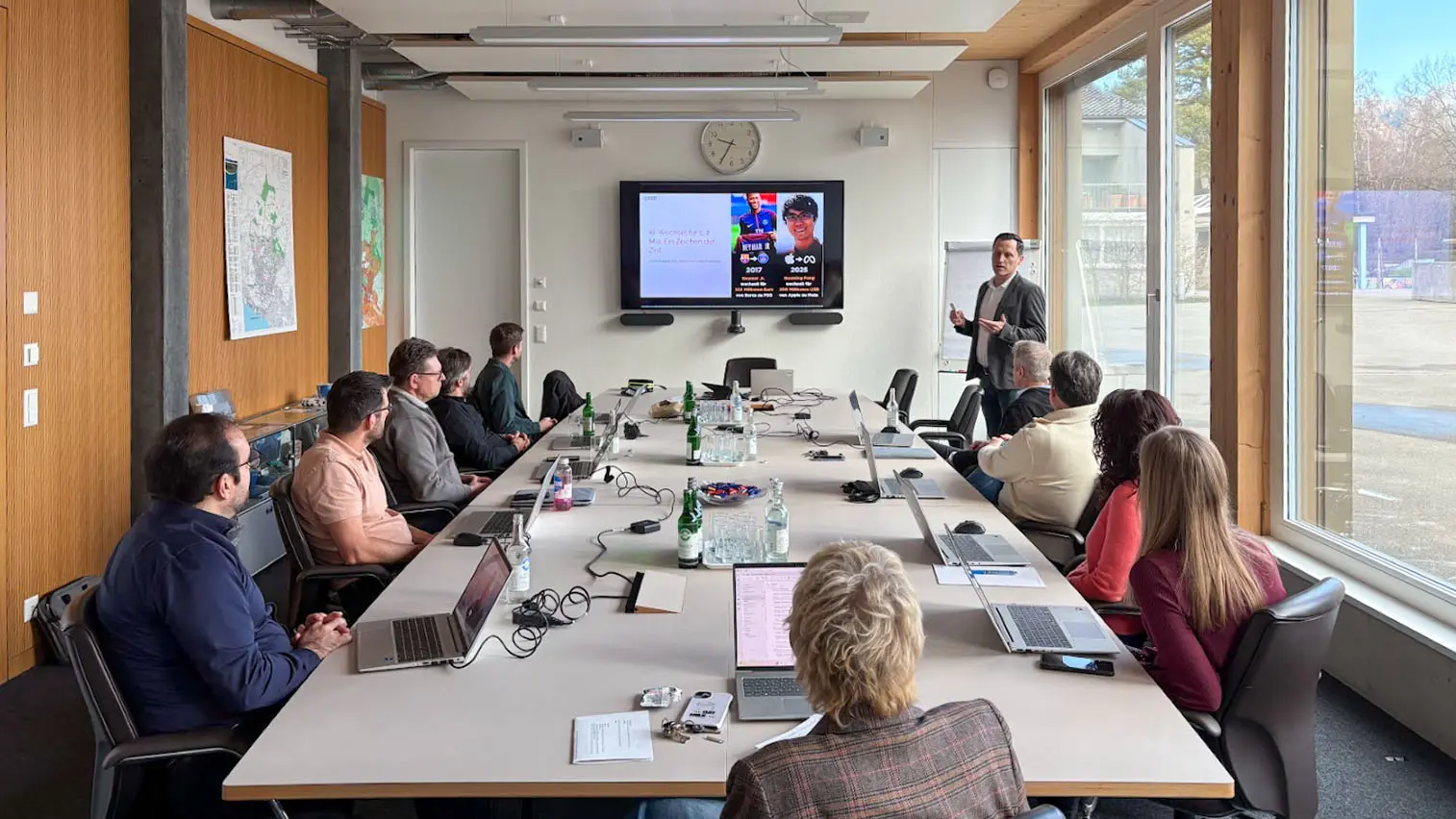 Praxisnahe KI-Anwendungen, klare Datenschutzfragen und sofort umsetzbarer Nutzen: So erleben Mitarbeitende KI im Gemeindealltag.