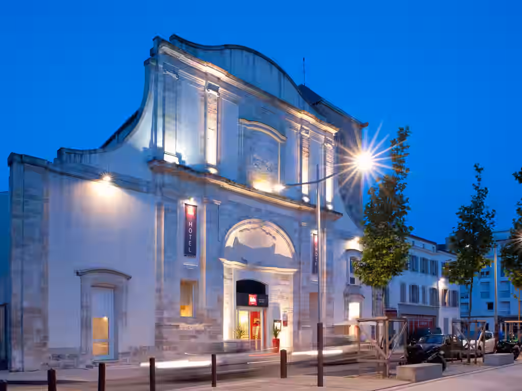 Photo de la devanture de l'hôtel Ibis La Rochelle Vieux-Port