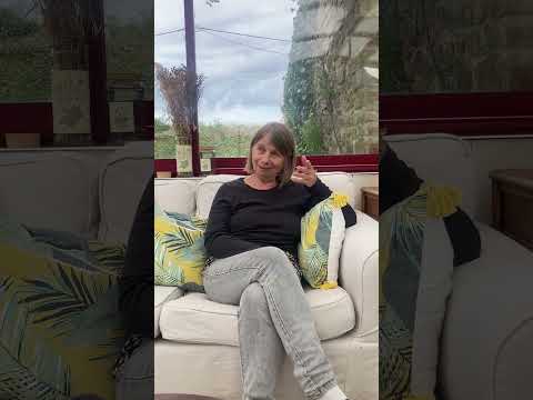 Evelyne présente l'auberge non médicalisée Les Voisins Beaucemaine en Bretagne