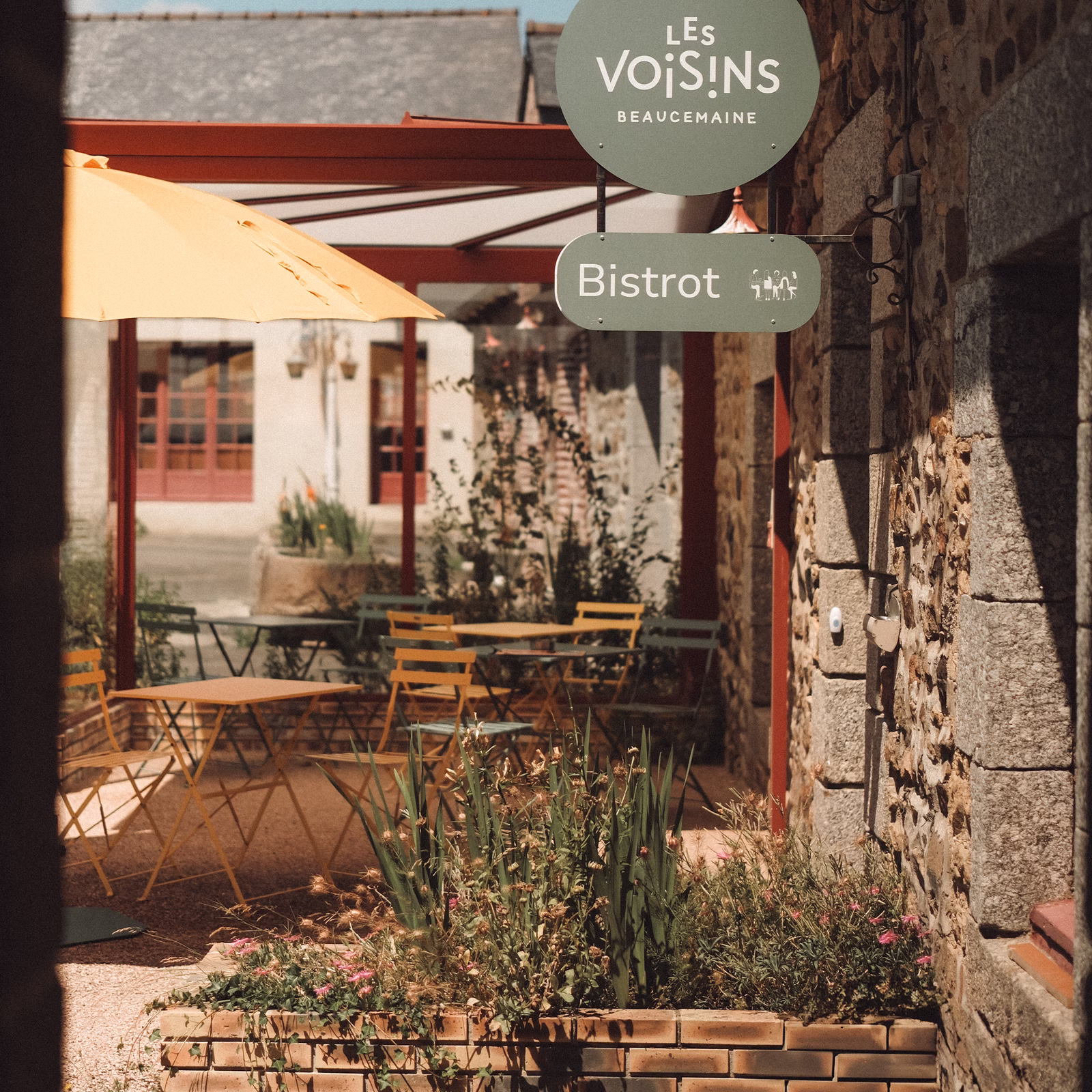 Hôtel Les Voisins Beaucemaine, espaces communs et jardin, photo 4