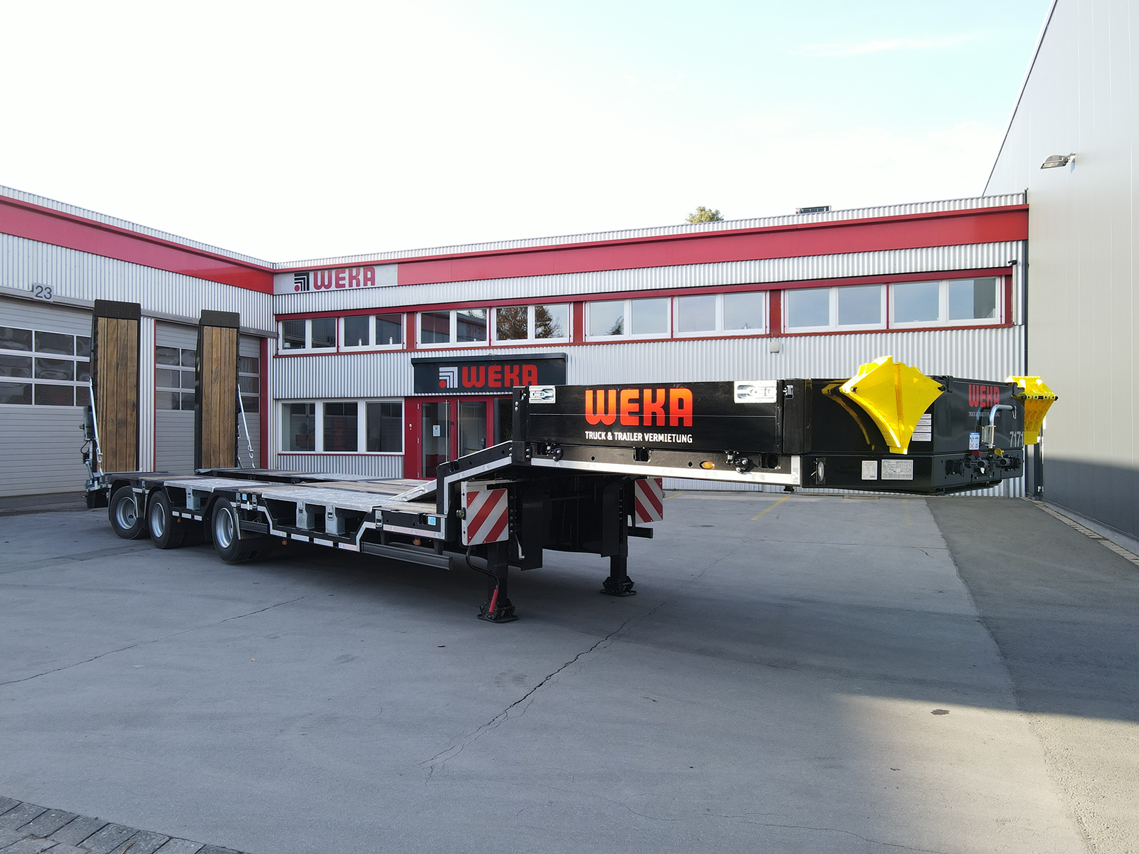  3-Achs Tieflader mit Radmulden mieten