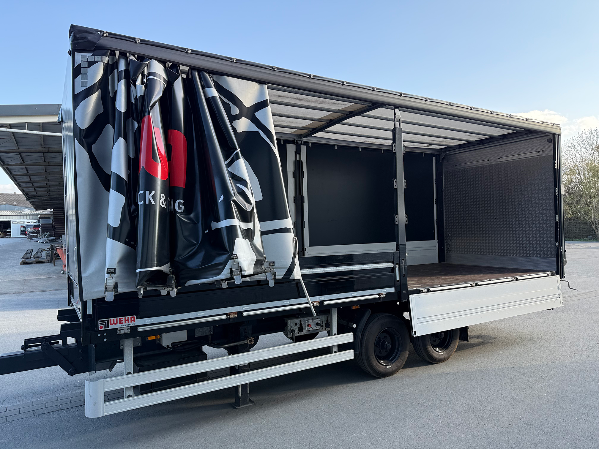 Zentralachsanhänger Plane mieten