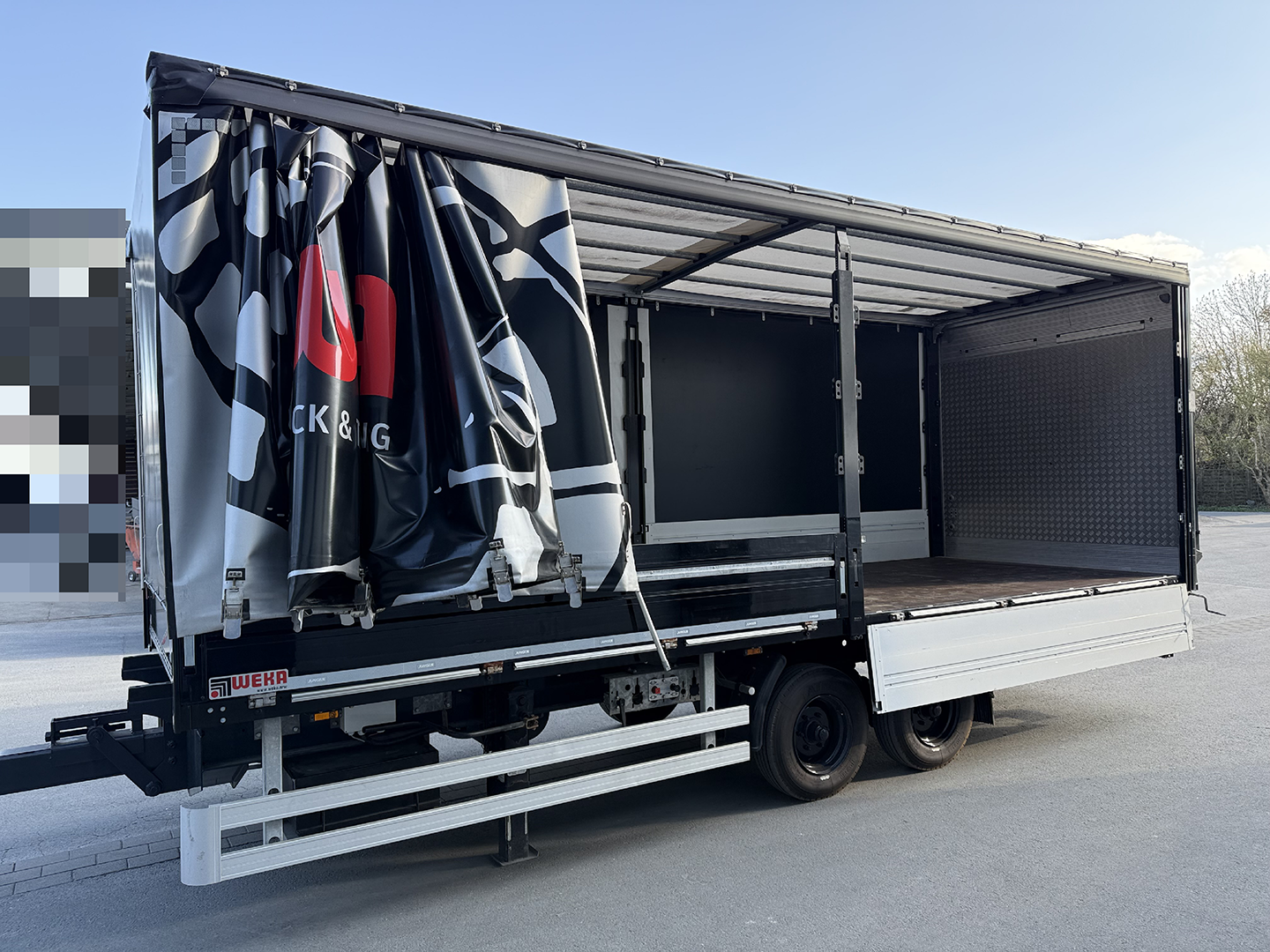 Zentralachsanhänger mit Plane zur Miete bei WEKA Rental