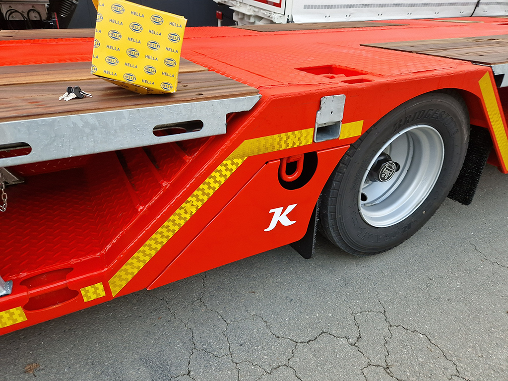 Teleskopierbarer Tieflader zur Miete bei WEKA Rental