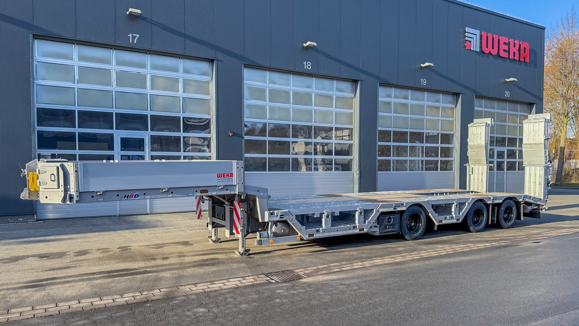 3-Achs Tieflader mit Radmulden Leichtbau mieten