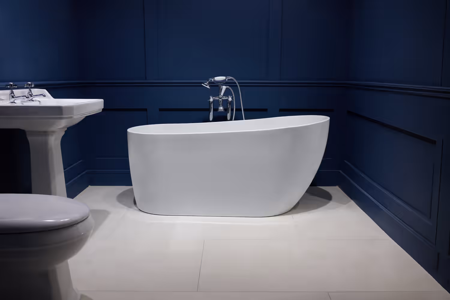 AURORA FREE STANDING BATH White