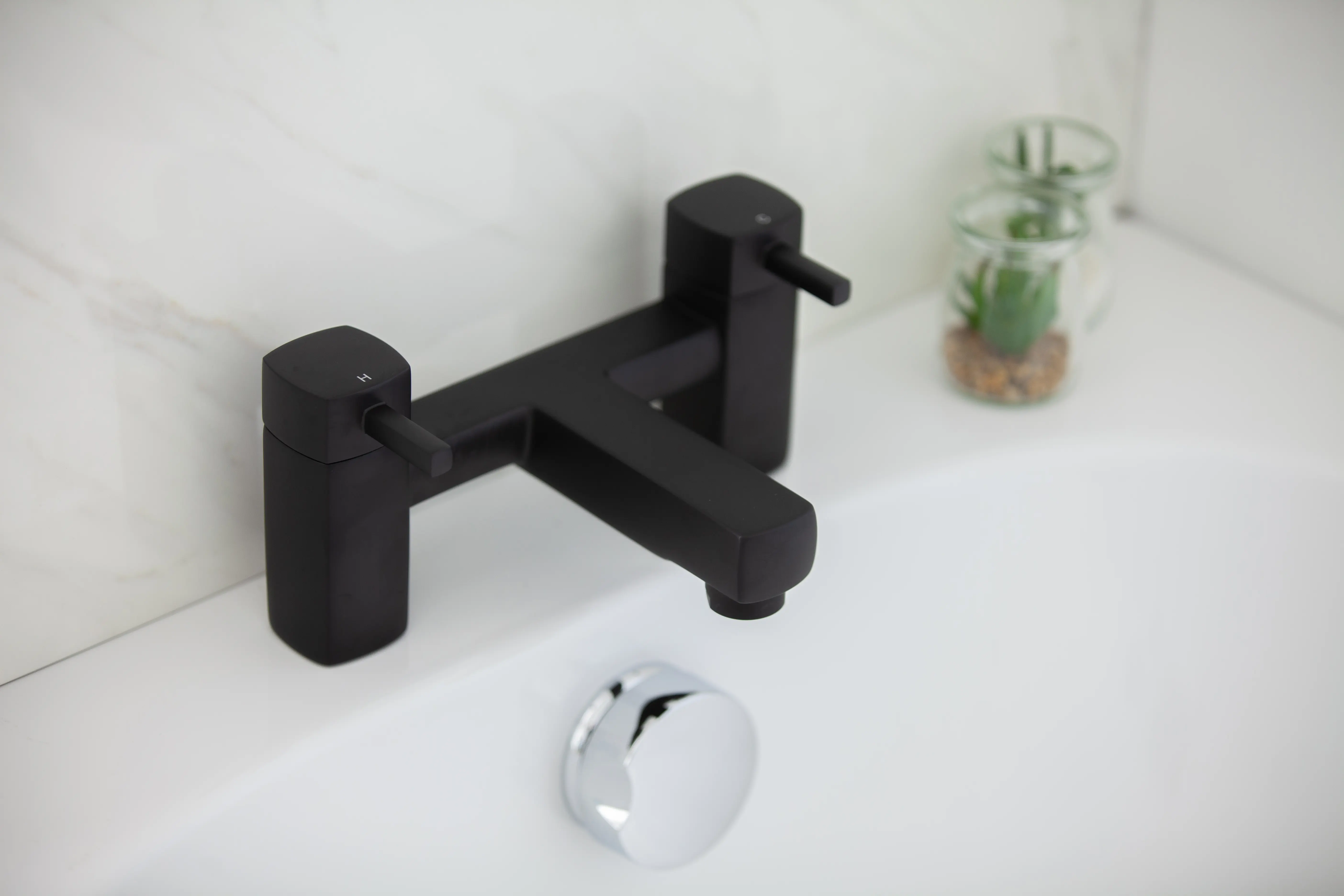 BATH FILLER Matt Black