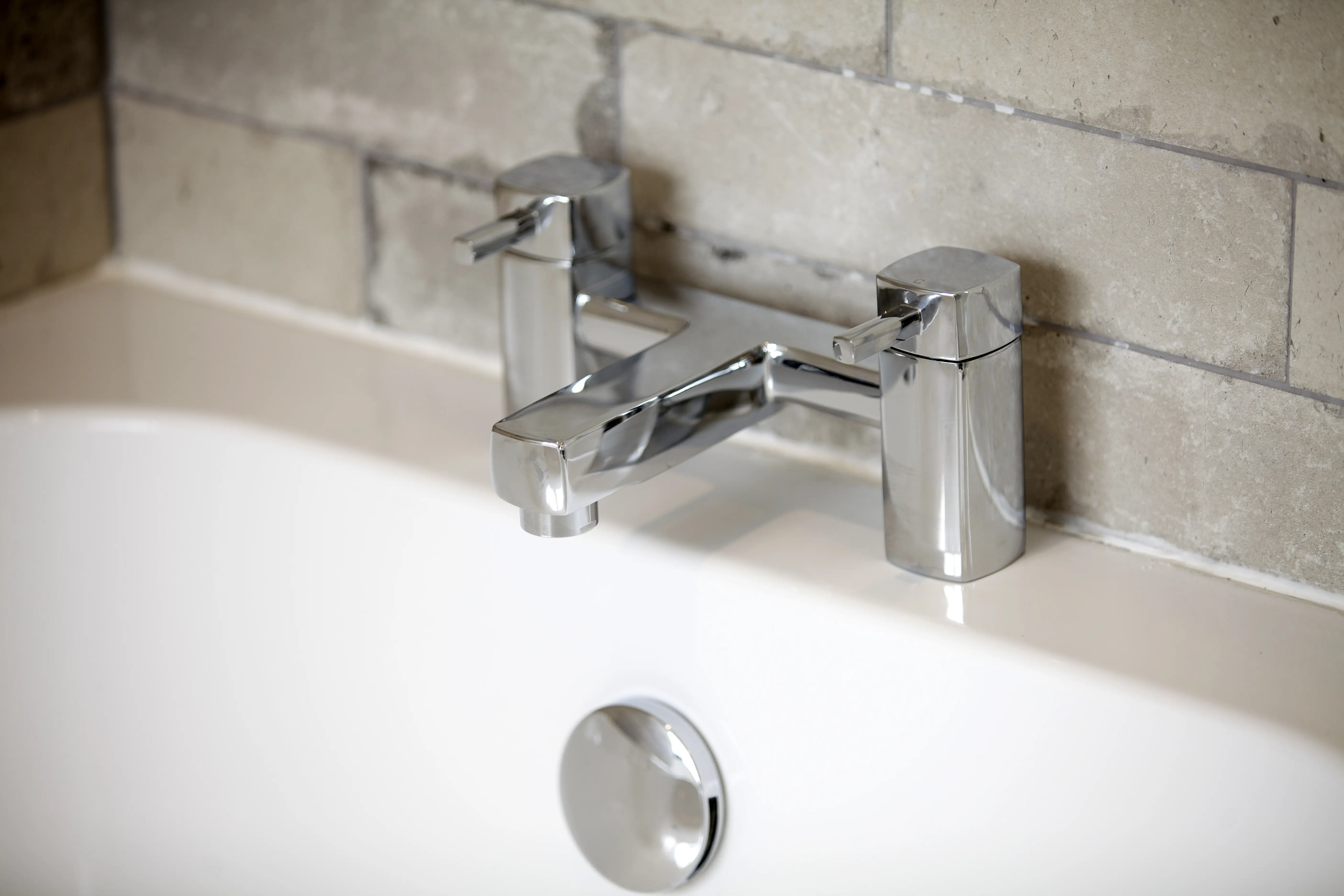 BATH FILLER Chrome
