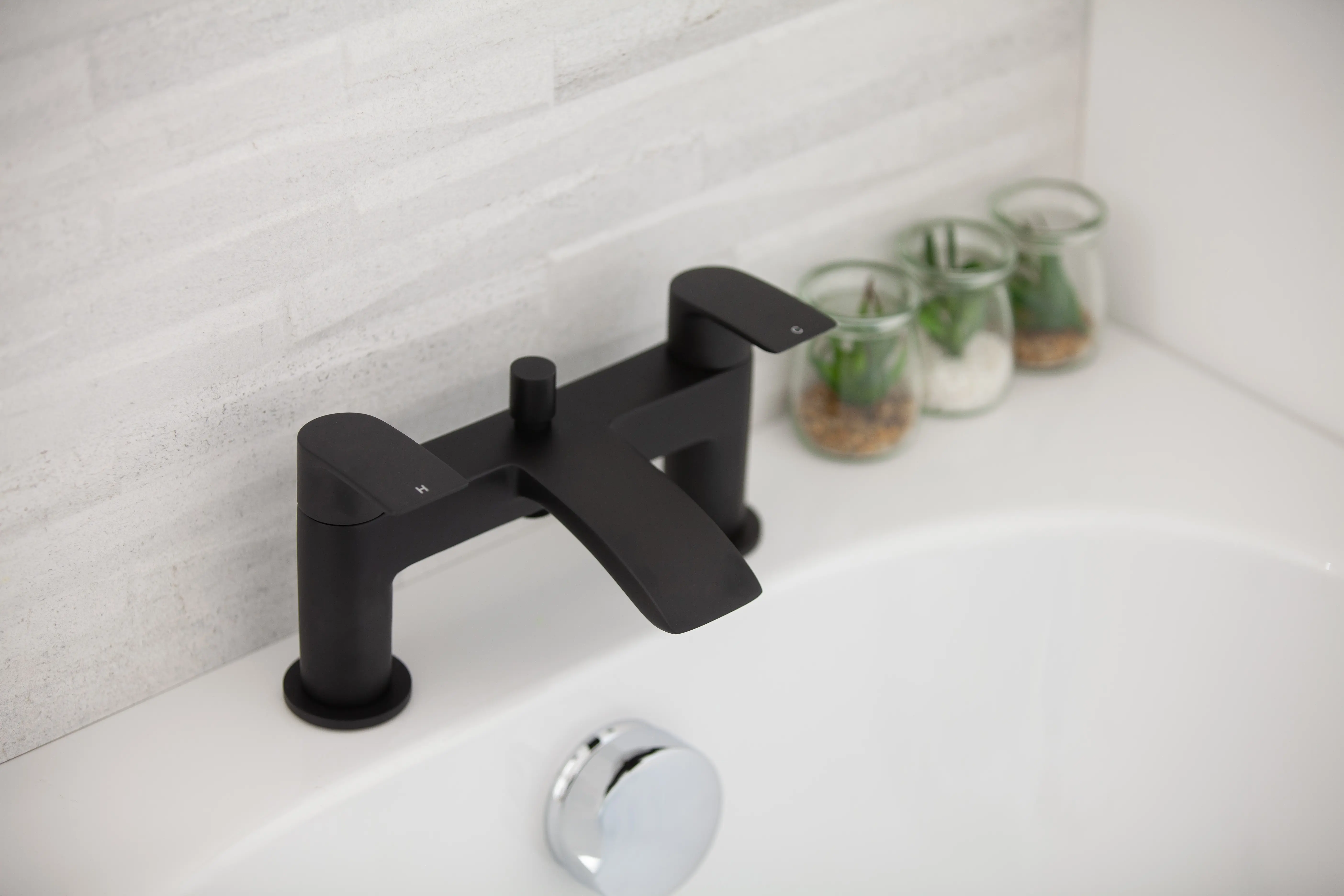 BATH/SHOWER MIXER Matt Black