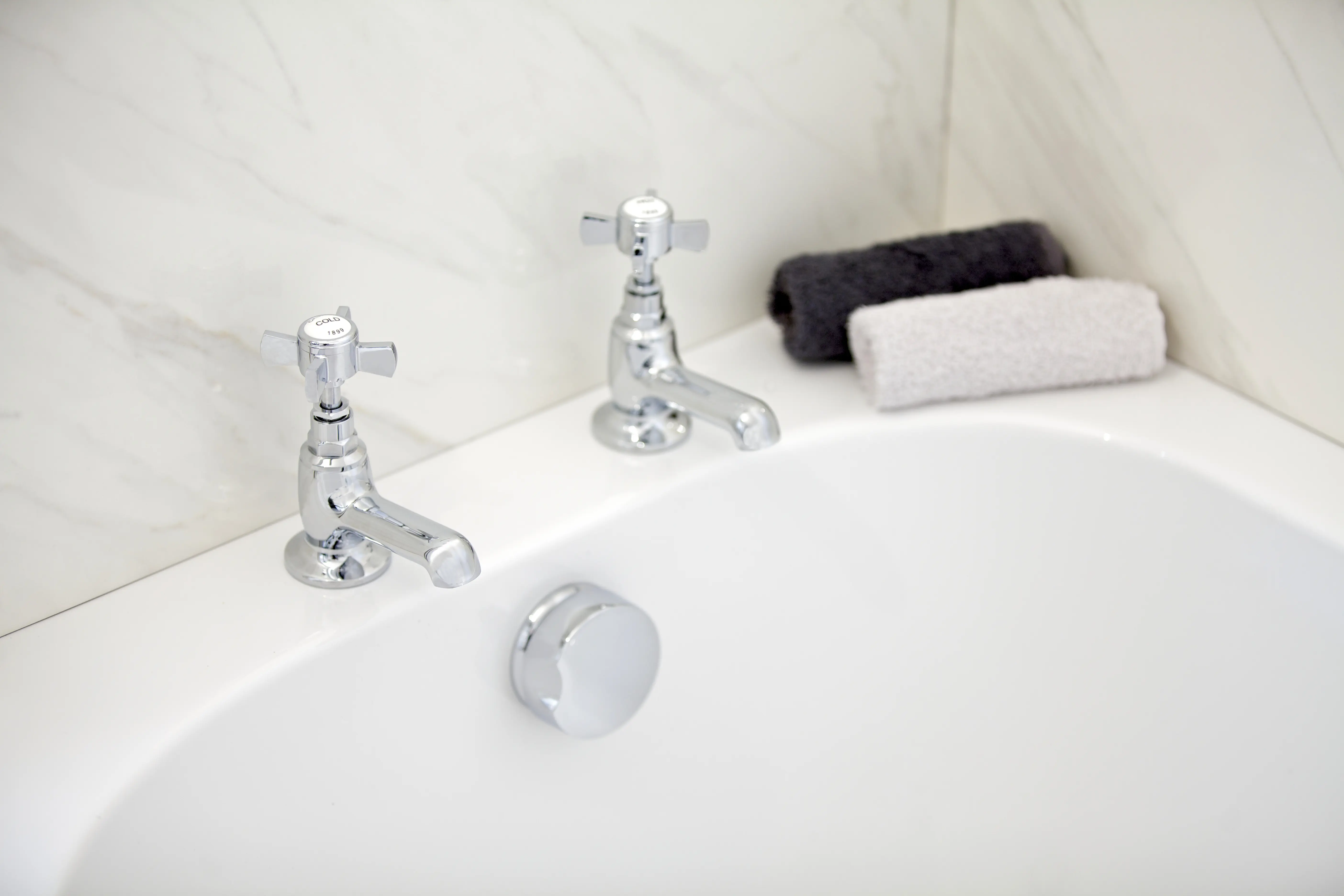 BATH TAPS