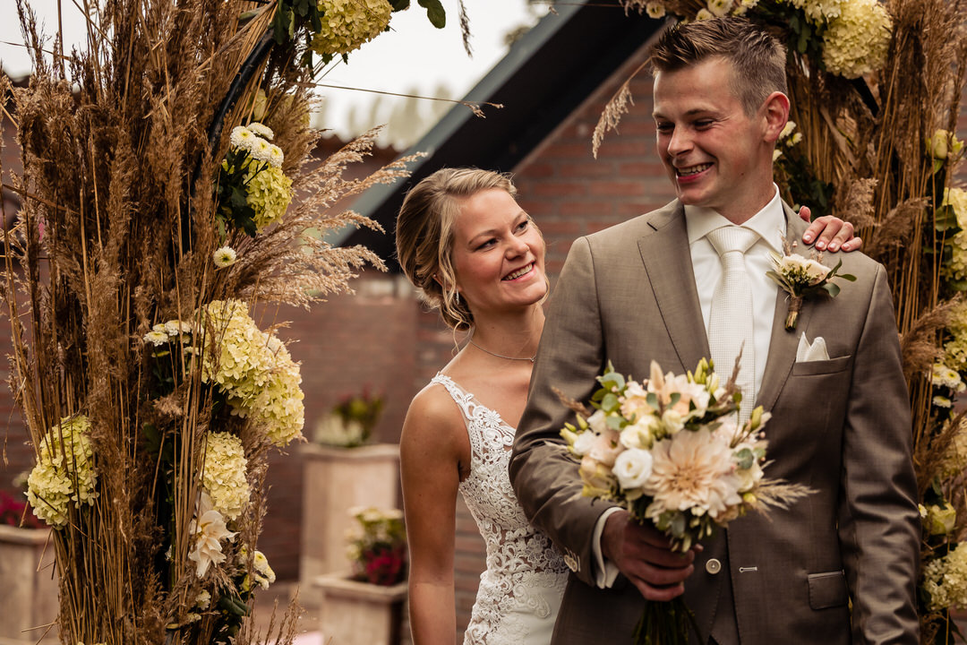 trouwen bij Uilenbos, buiten trouwen bij Het Uilenbos, bruidsfotografie door Selijn Fotografie