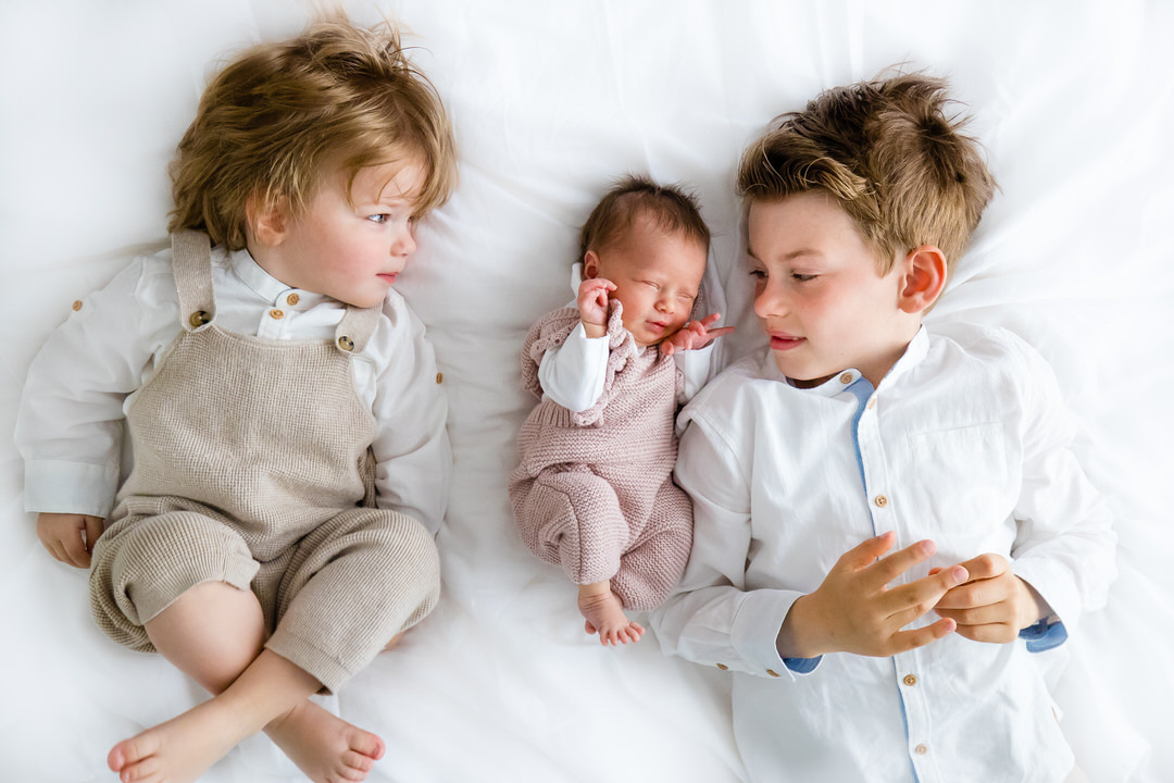 gezellige newbornshoot in Ede, newbornshoot in Ede, ongedwongen fotoshoot Ede