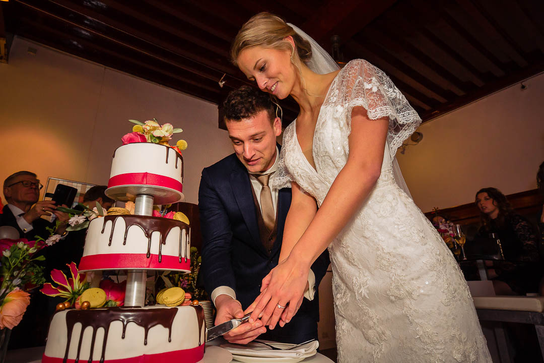 prachtige bruidstaart Amersfoort, bruidsjurk Modeca, trouwfotografie bij Marienhof