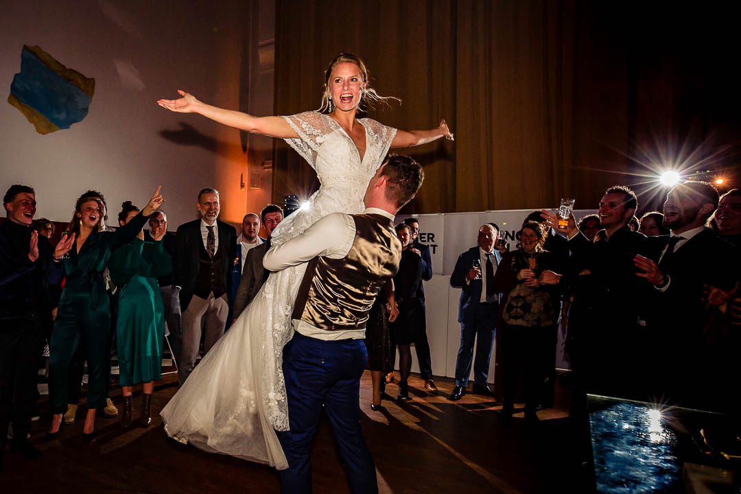 Trouwfeest bij Marienhof Amersfoort, bruidsfotografie Amersfoort, Trouwen in Amersfoort, Trouwjurk Modeca