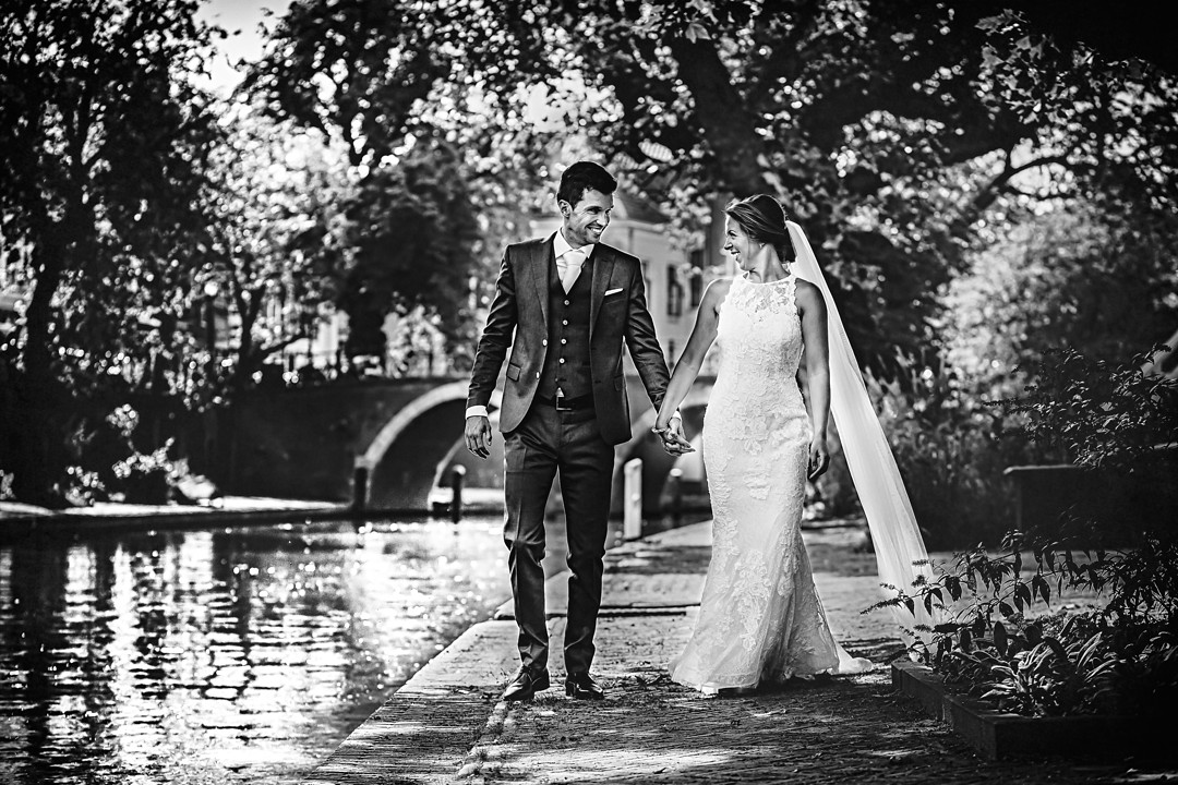 Ongedwongen bruidsfotografie in Utrecht, Trouwfotograaf Utrecht, Trouwen in het hart van Utrecht, Bruidsfotograaf Utrecht
