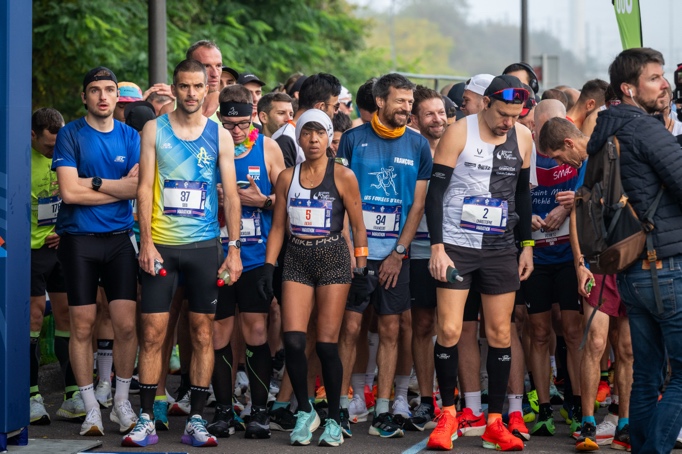 Coureurs rassemblés sur la ligne de départ de l'Euro Marathon Metz