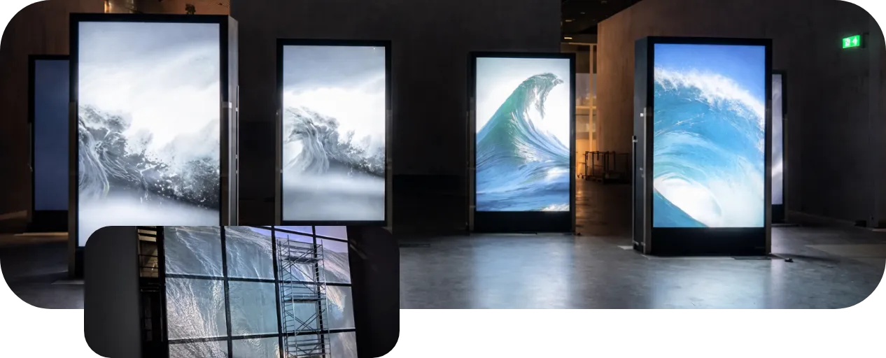 Promedia Digital Signage Professional Displays im Dauerbetrieb – großformatige Samsung- und LG-Displays für Showrooms, Empfangsbereiche und Eventflächen, zentral verwaltet von Promedia.