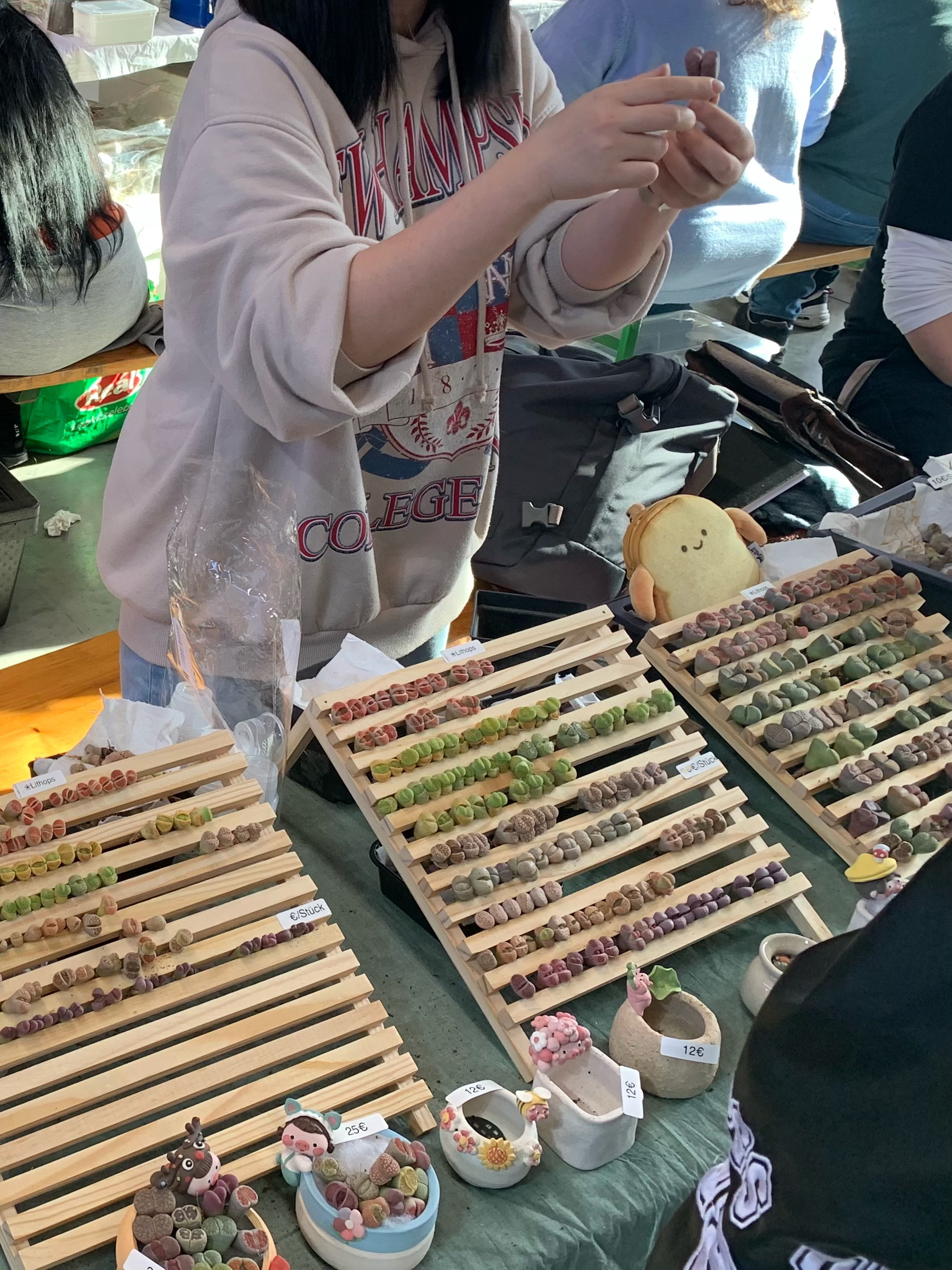 Food city restaurant people