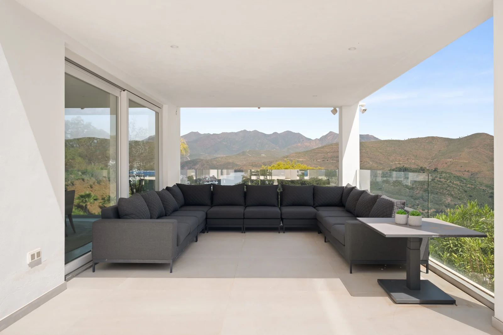 Buganville Villa covered terrace lounge with panoramic mountain views, Marbella