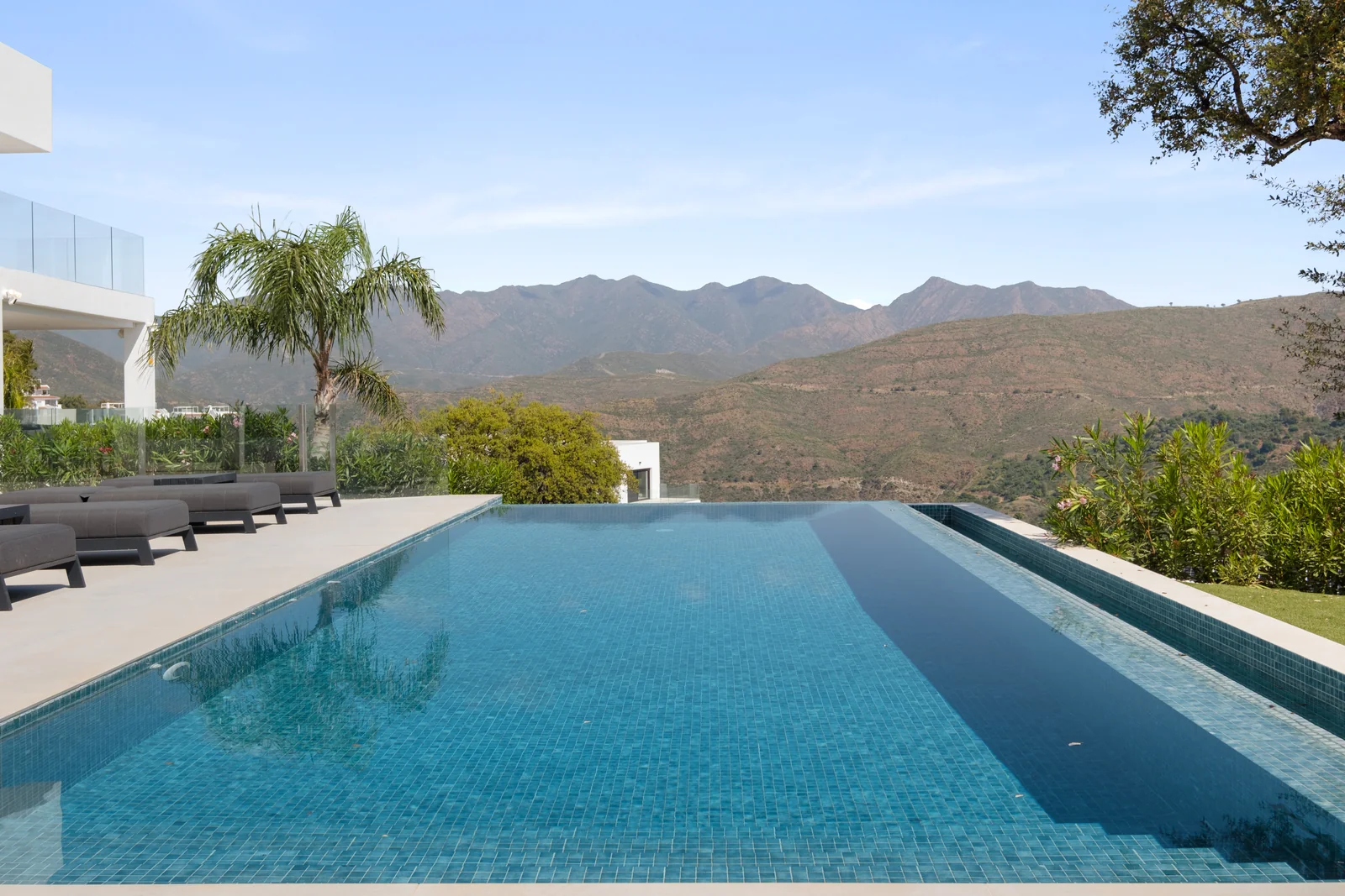 Buganville Villa infinity pool framed by Sierra de las Nieves mountains, Marbella