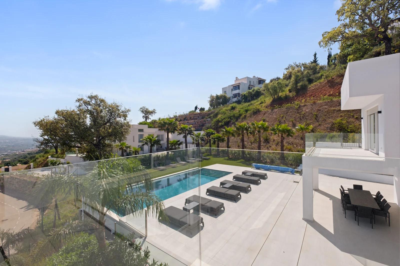 Buganville Villa rooftop solarium with sun loungers and 360-degree panorama, Marbella