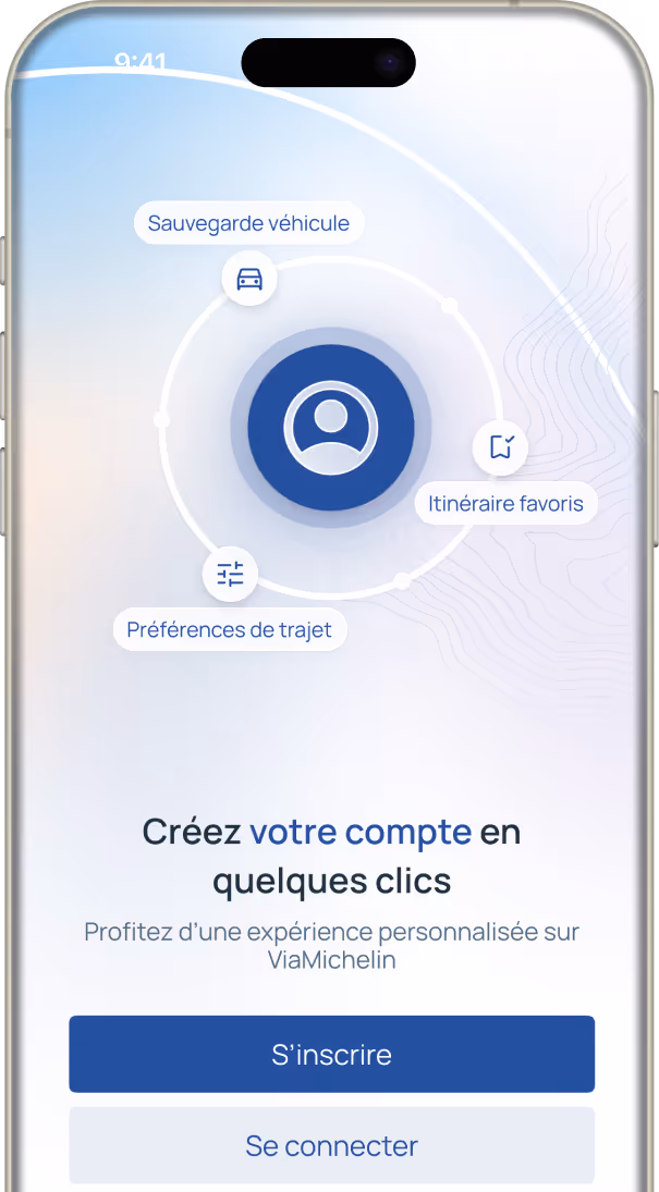 Écran d'inscription ViaMichelin sur un smartphone, proposant création de compte et options comme sauvegarde véhicule, itinéraire favoris, préférences de trajet.