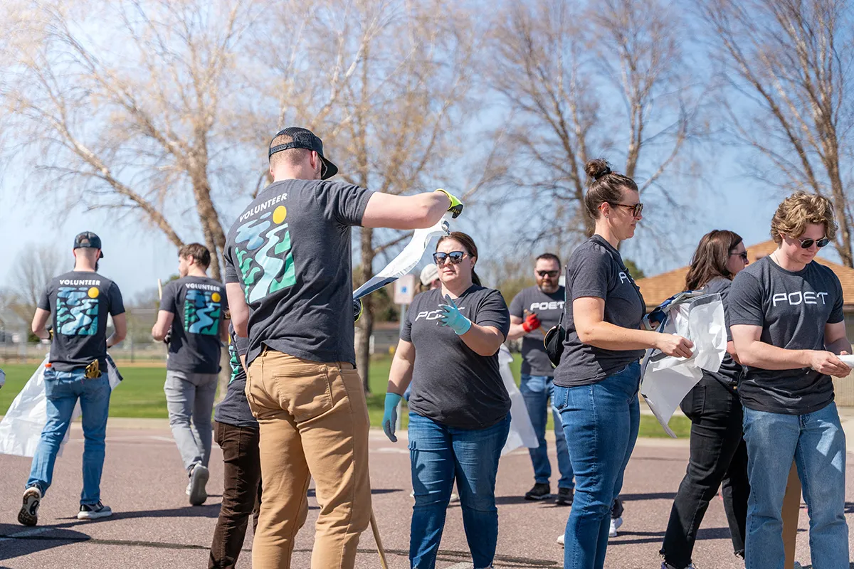 Volunteers getting ready to pick up the trash