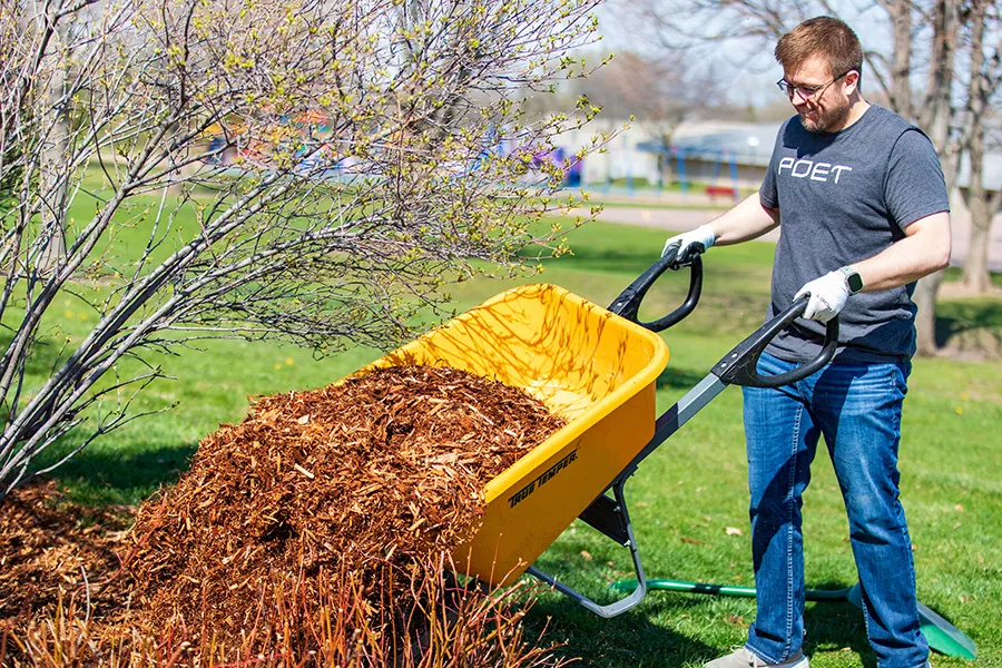 Nathan Hauck volunteers at POET's annual Earth Day event in Sioux Falls