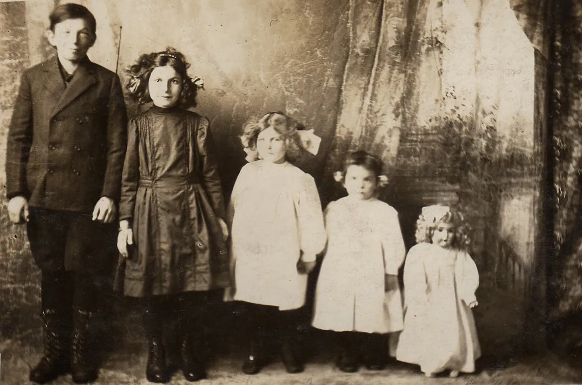 Ervin, Dorthea, Gladys and Jeanette with doll