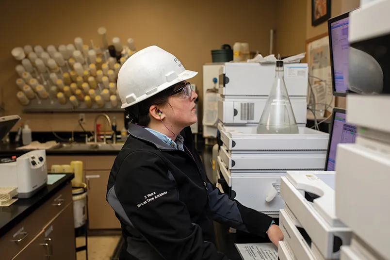 Chelsie looking at screens in a lab