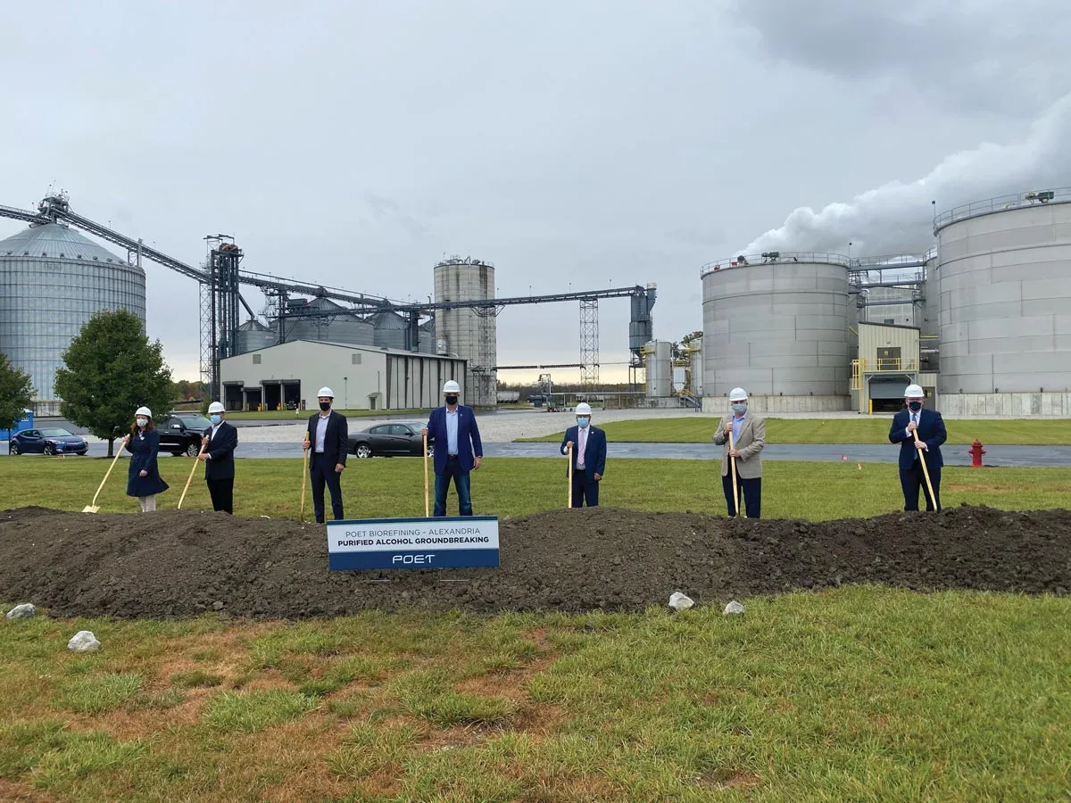 People with shovels at POET groundbreaking