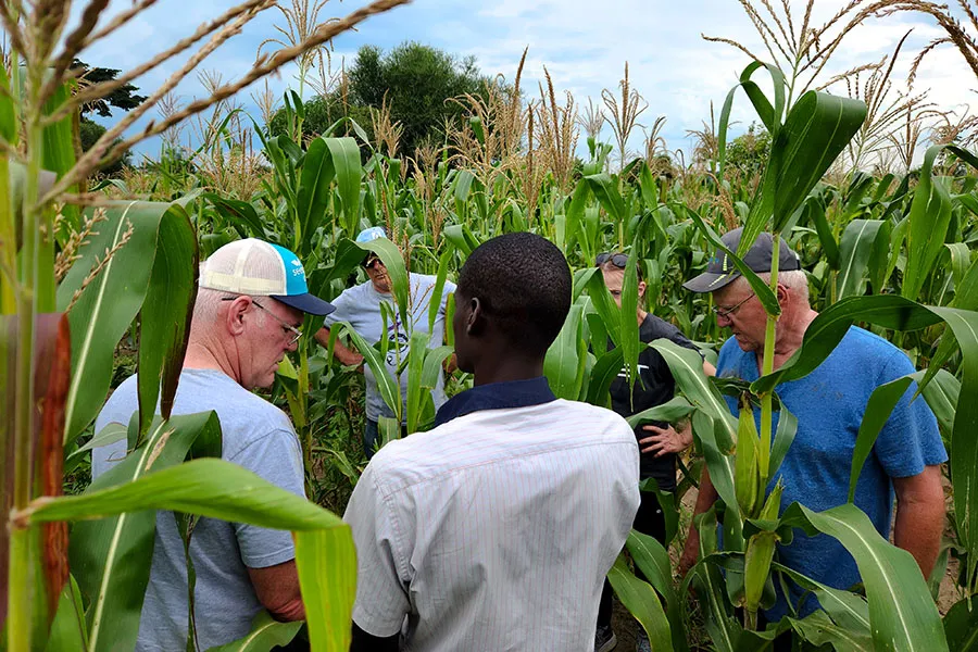 Rod Pierson, POET team member, speaks with local farmers